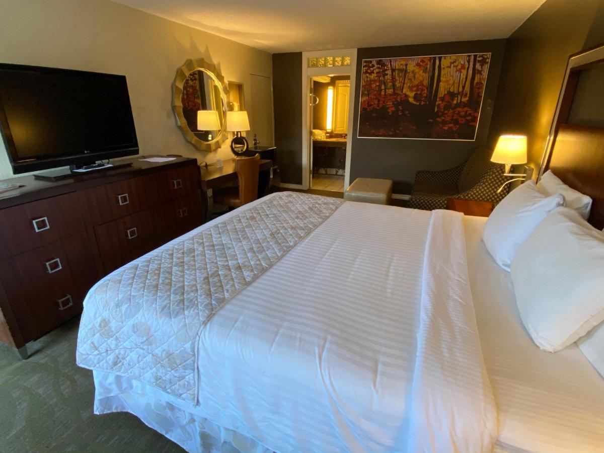 Cascades Motel 2*